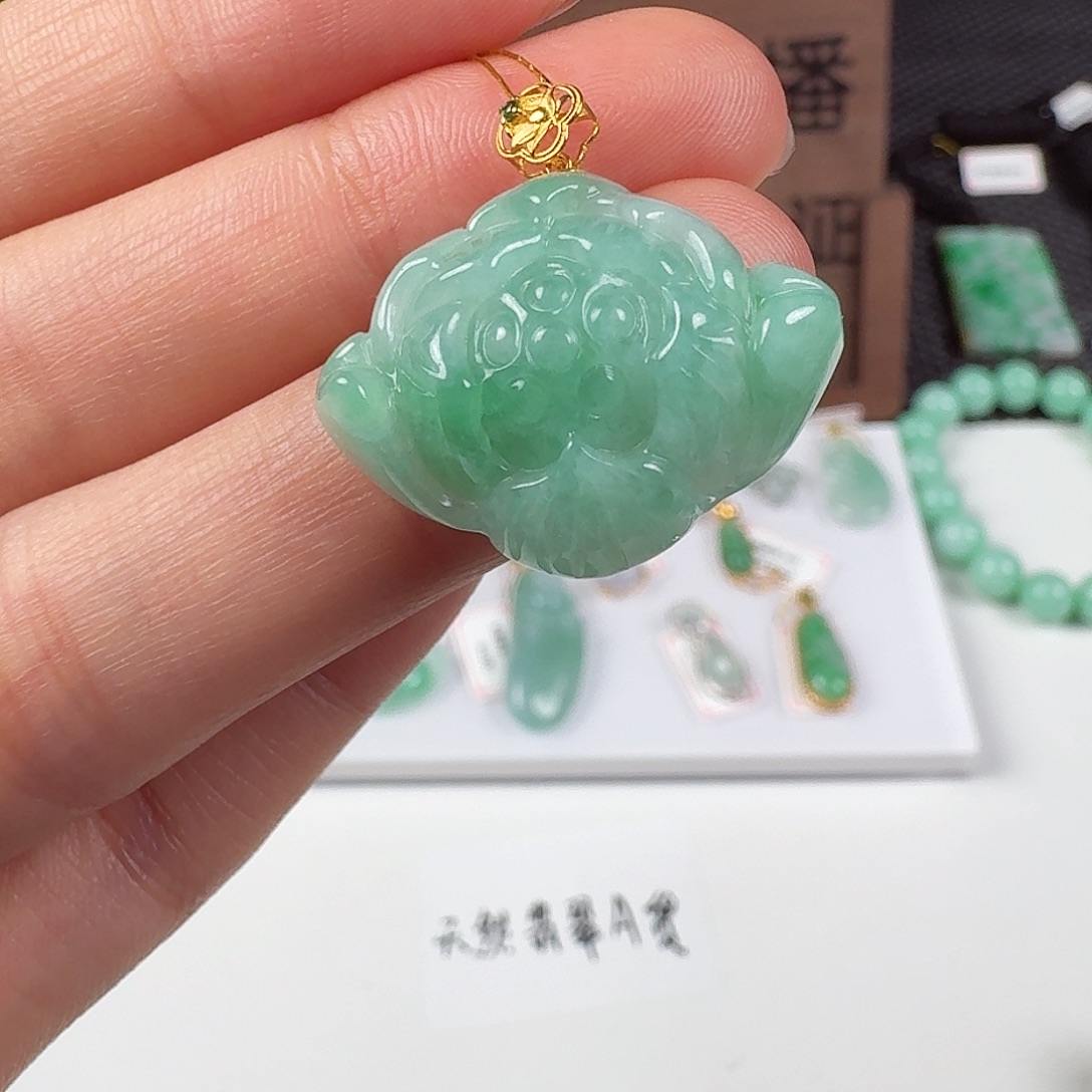 翡翠18K金镶嵌颈饰