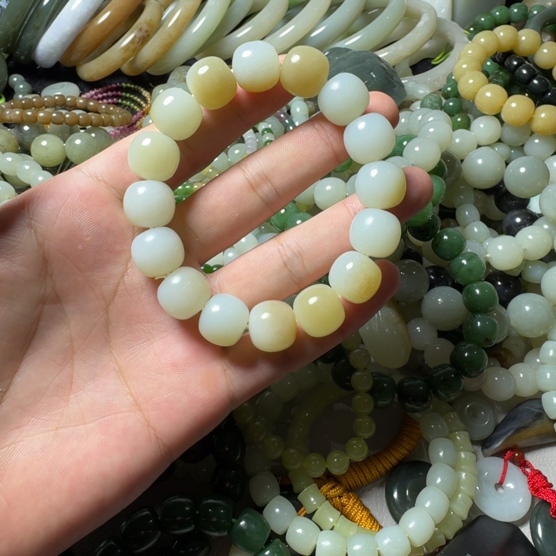 和田玉未镶嵌手串