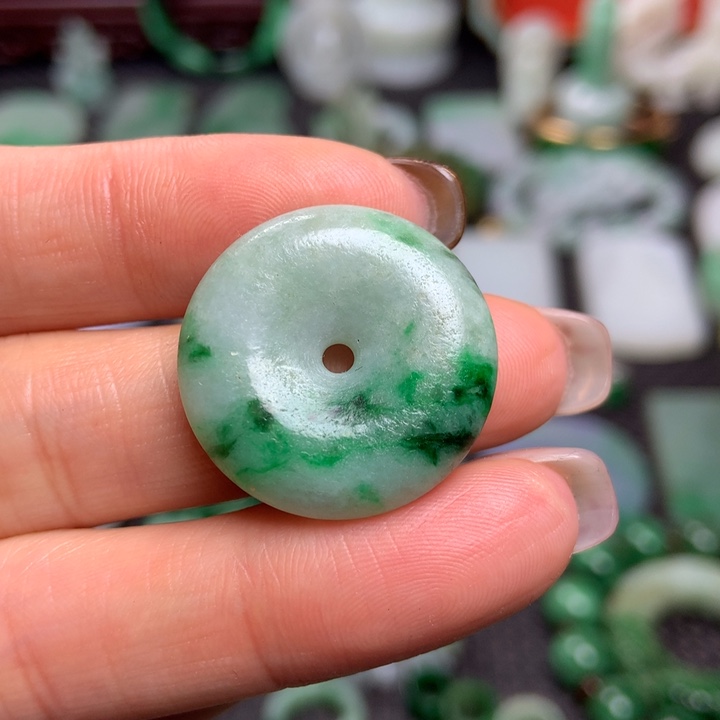 翡翠未镶嵌挂件清