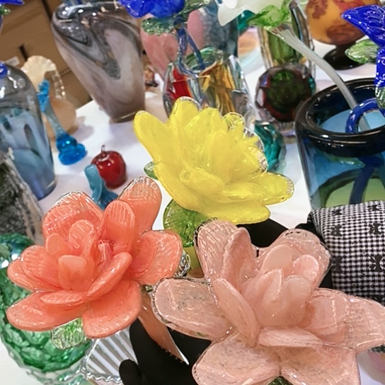 琉璃花瓶高45厘米宽12厘米