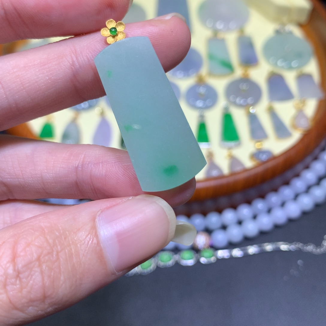 翡翠吊坠(不含链)18K金镶嵌