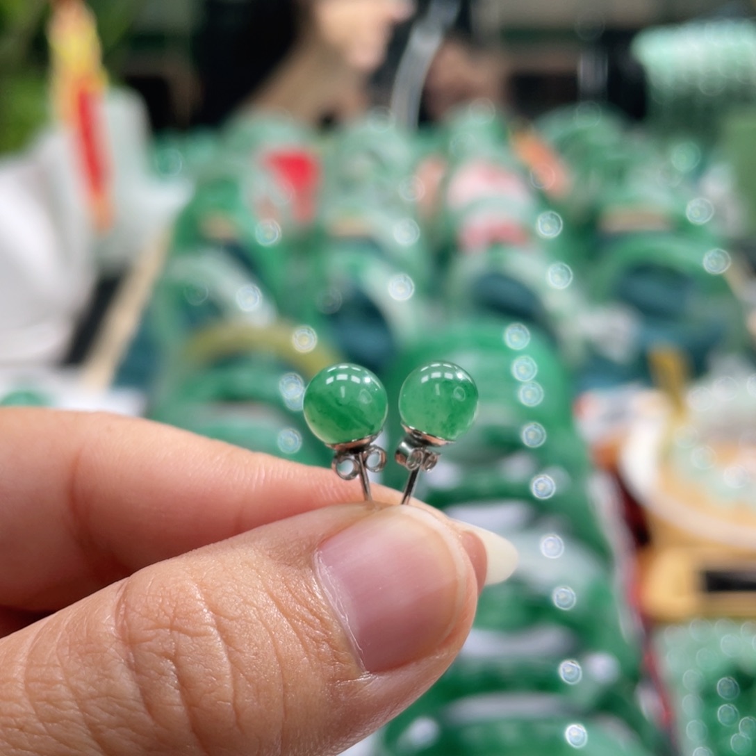 石英质玉耳钉未镶嵌