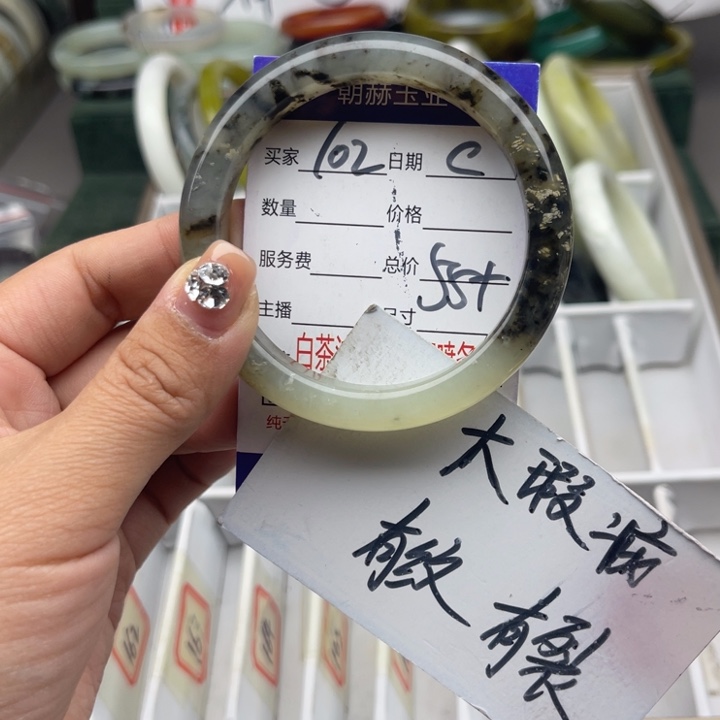 蛇纹石玉未镶嵌手镯