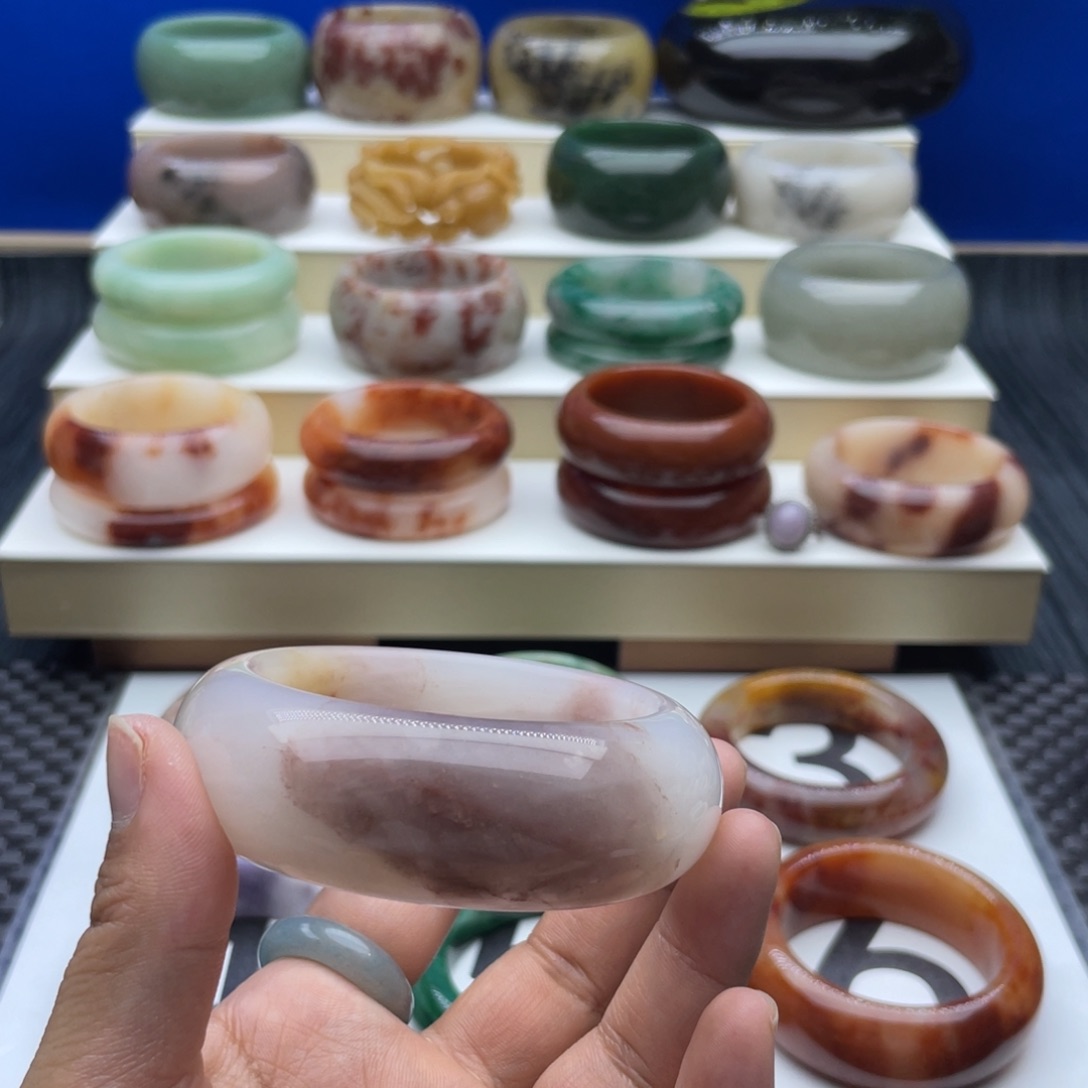 石英质玉手镯未镶嵌