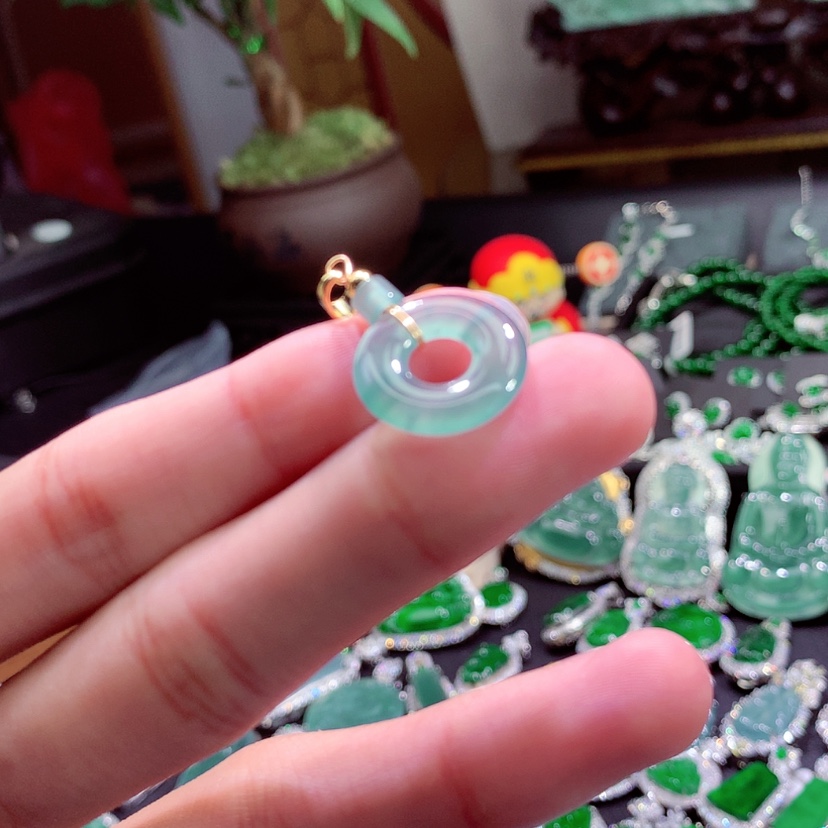 【闪购商品】翡翠未镶嵌颈饰挂件