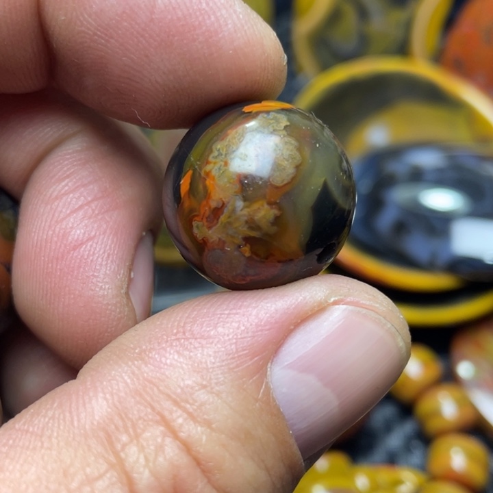 山***情玛瑙/玉髓未镶嵌战国红