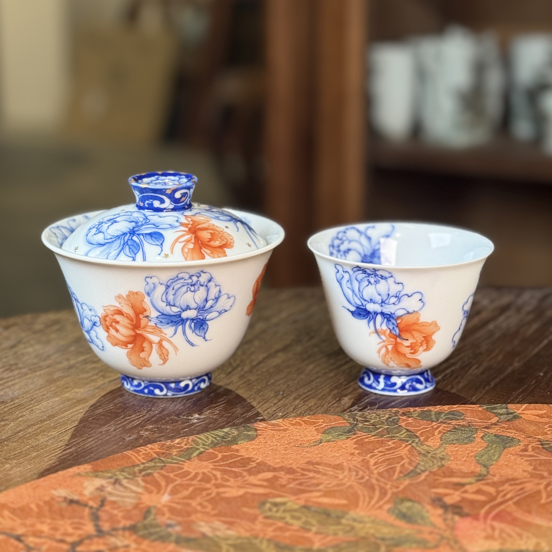 青樵轩 新品青花矾红牡丹花盖碗 淡描青花斗彩描金二才盖碗内绘