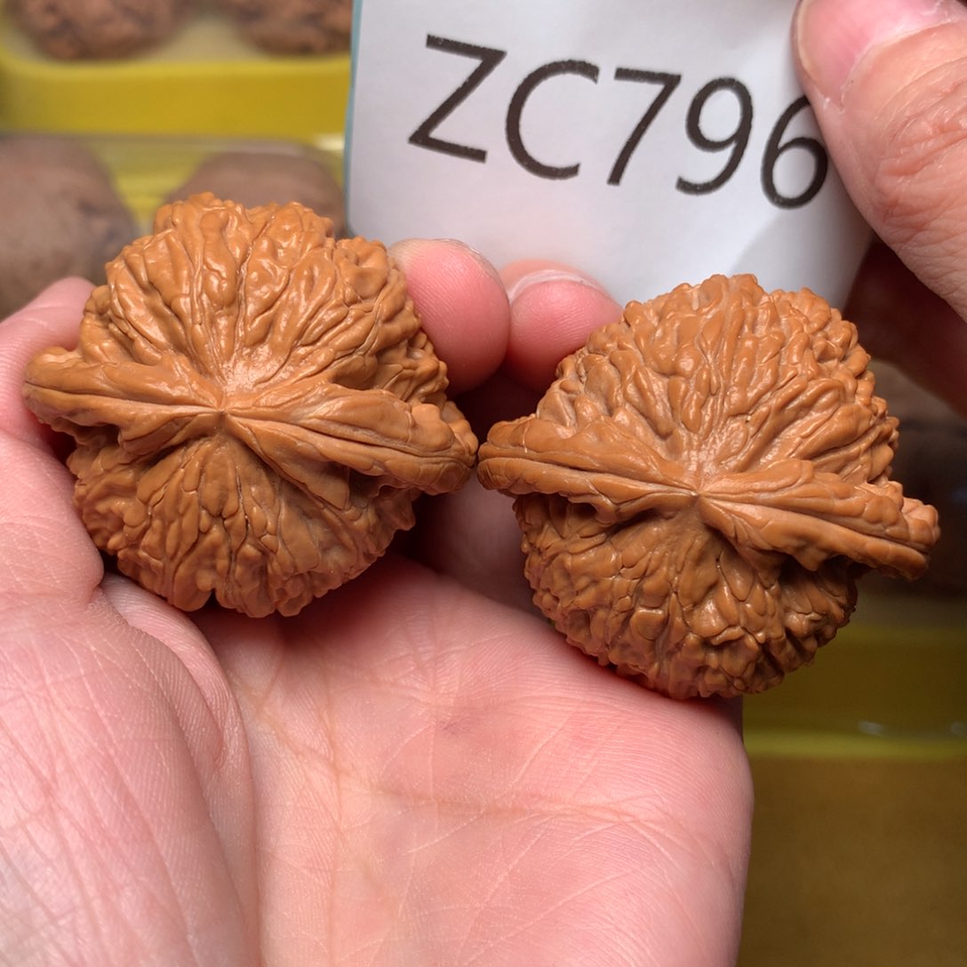 文玩核桃把件红皮球白42