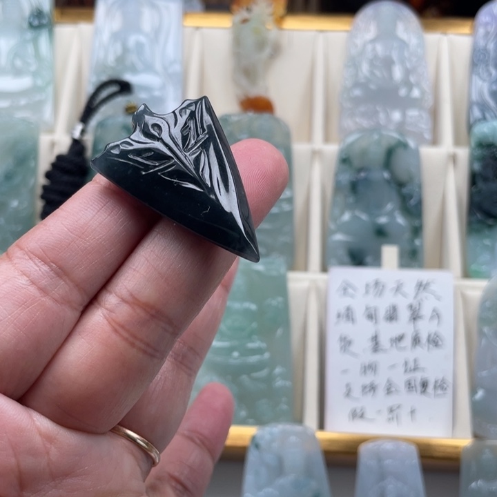 翡翠未镶嵌挂件玉