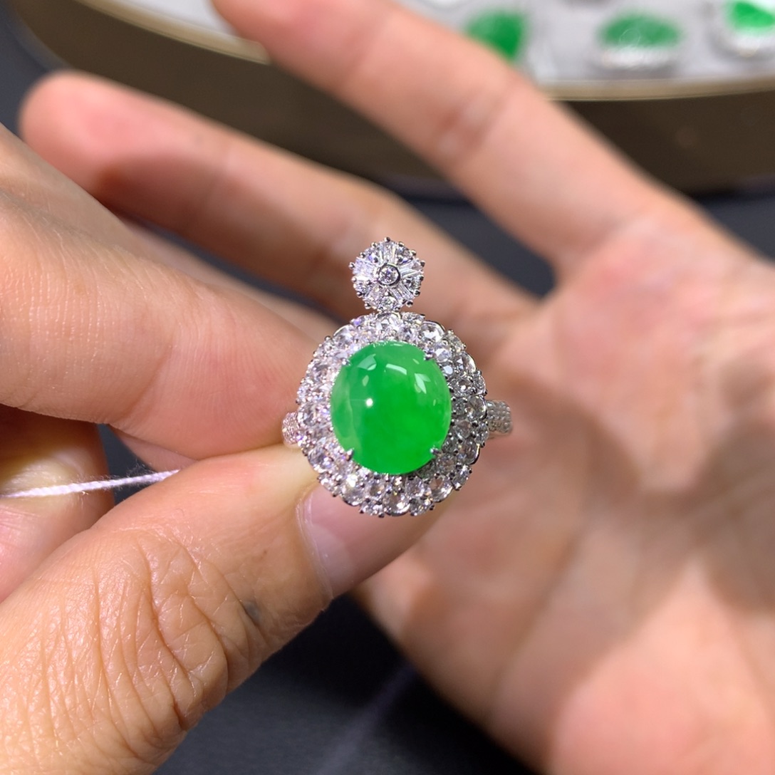 翡翠戒指18K金镶嵌翡翠