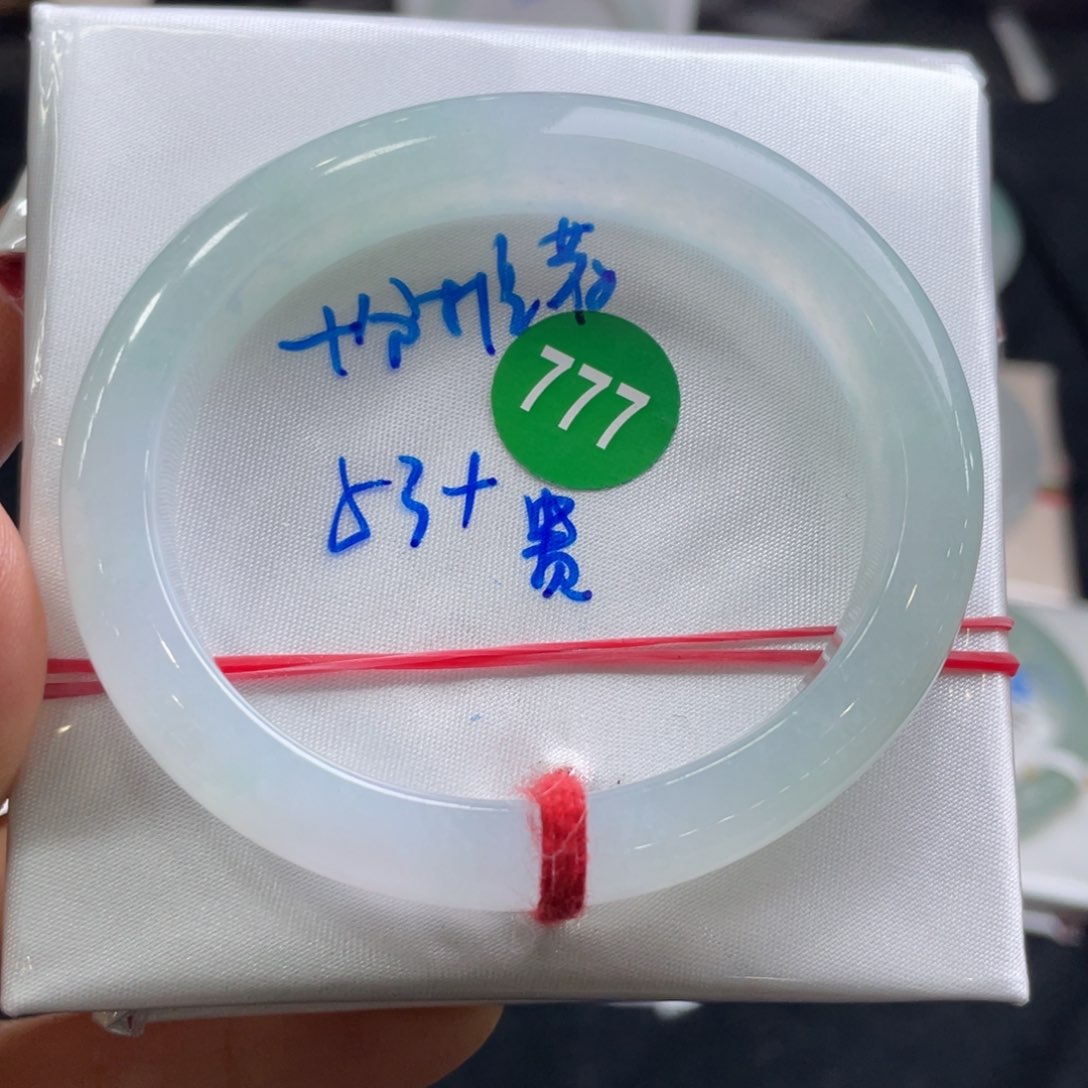 翡翠手镯未镶嵌翡翠手镯