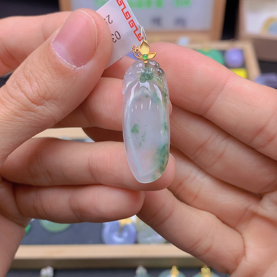 翡翠颈饰18K金镶嵌翡翠