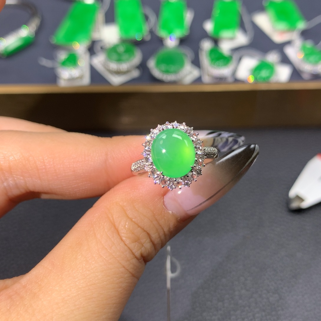 翡翠戒指18K金镶嵌翡翠