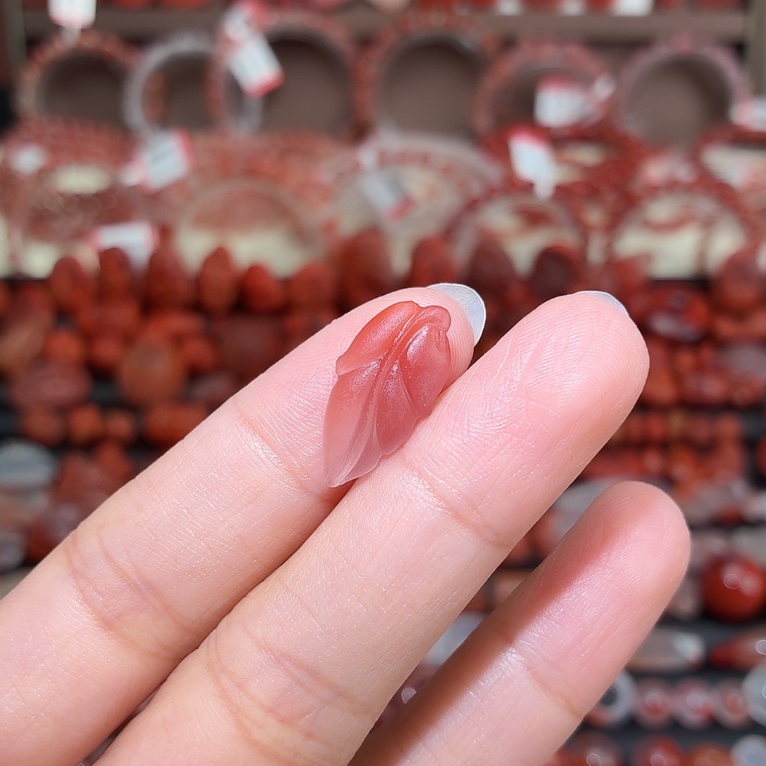 南红玛瑙未镶嵌颈饰叶子