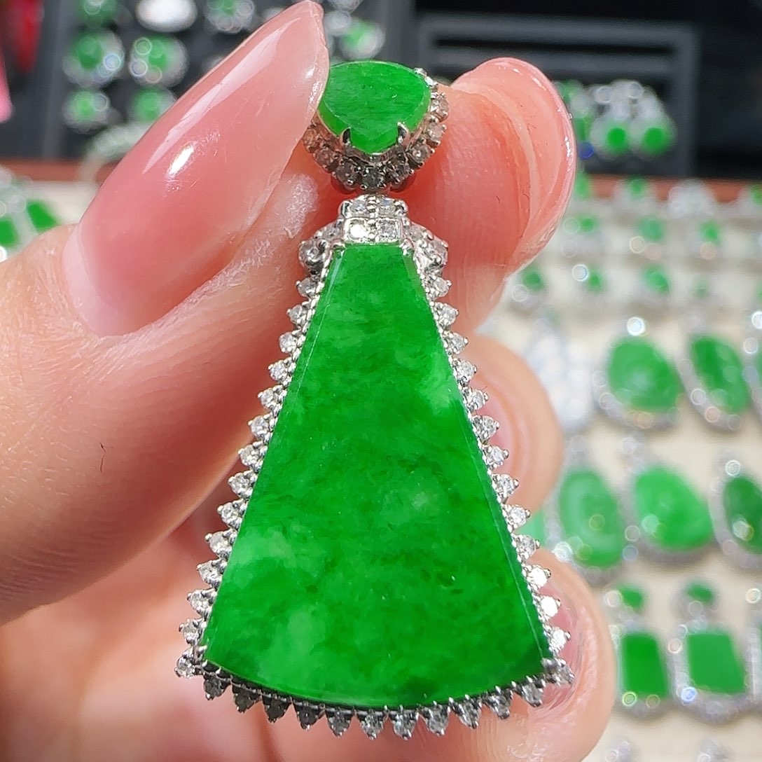 翡翠吊坠(不含链)18K金镶嵌