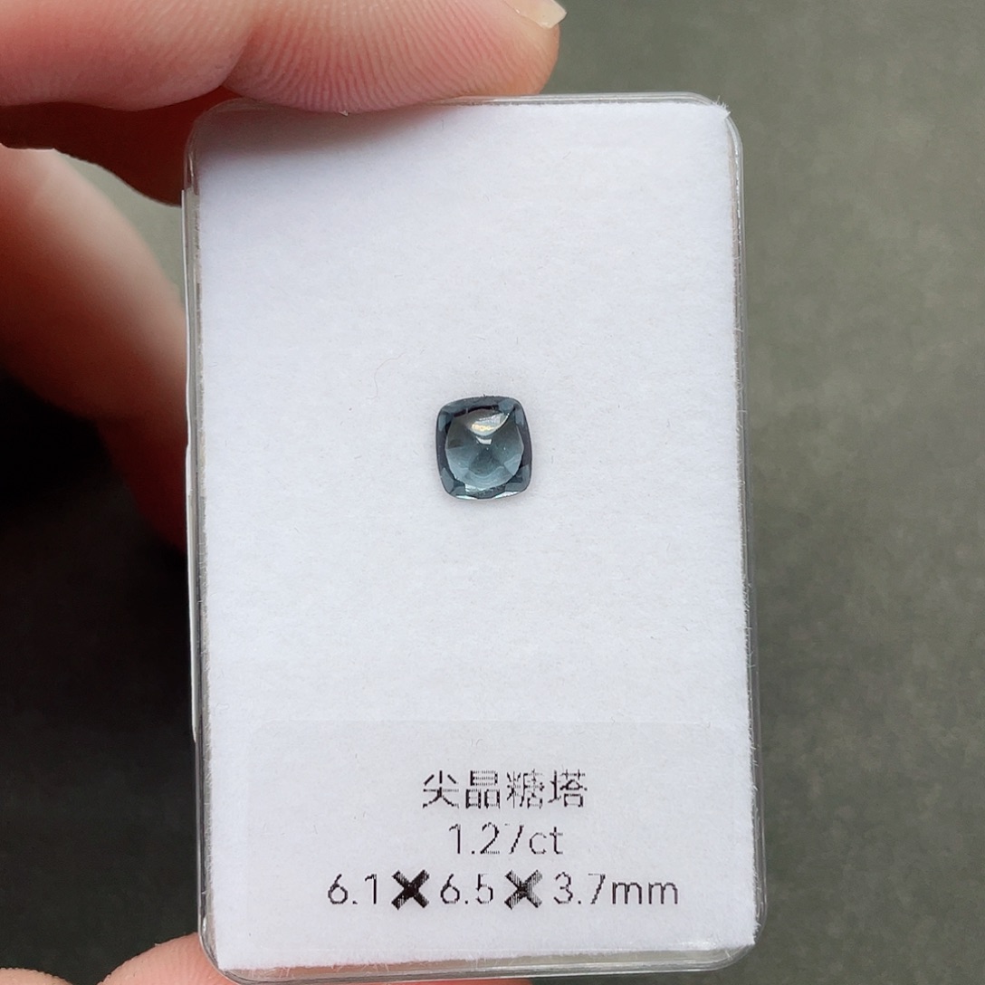 尖晶石裸石未镶嵌1.27克拉无烧金属灰色糖塔
