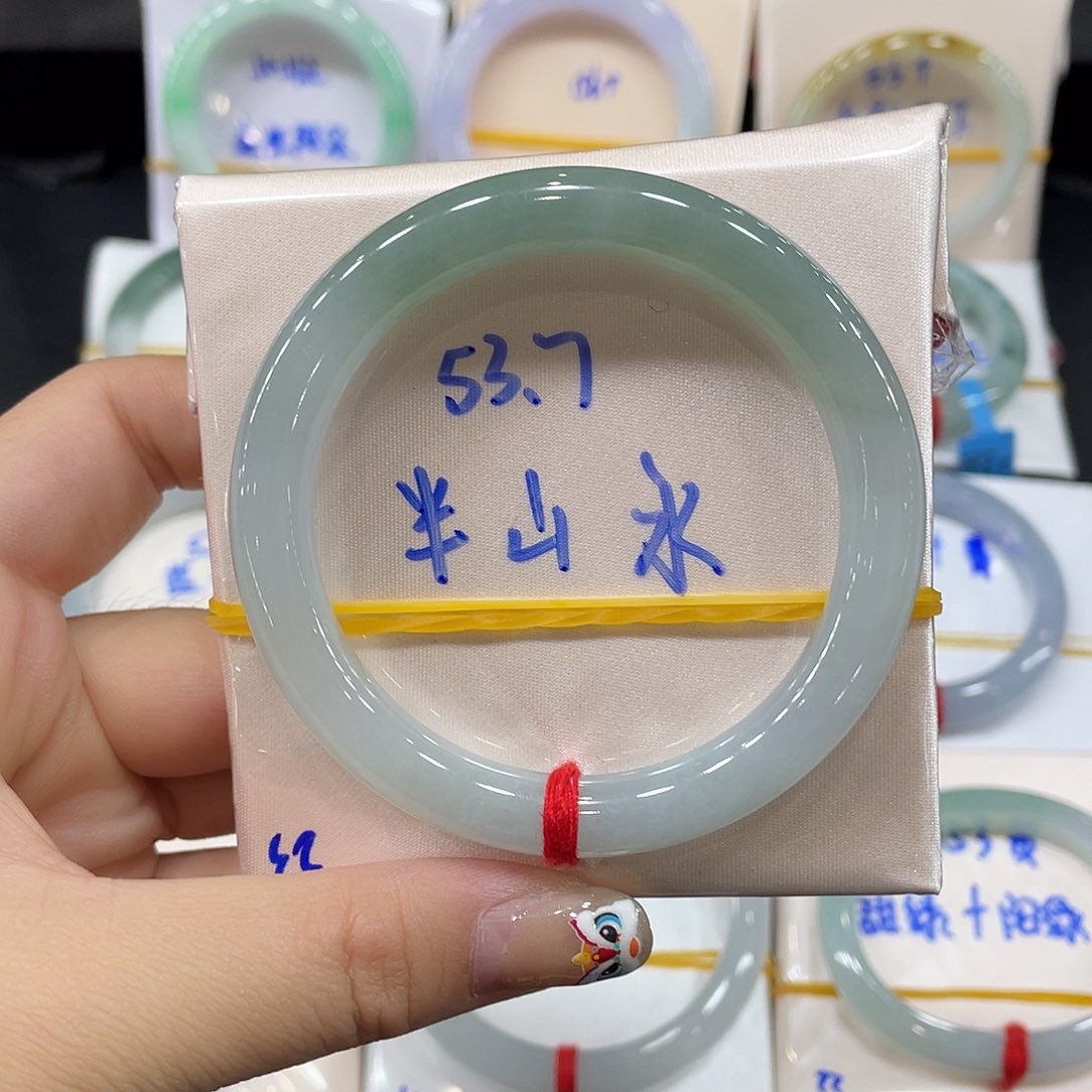 翡翠手镯未镶嵌缅甸天然翡翠