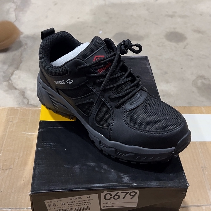 编码679号。39码防砸防刺劳保鞋。