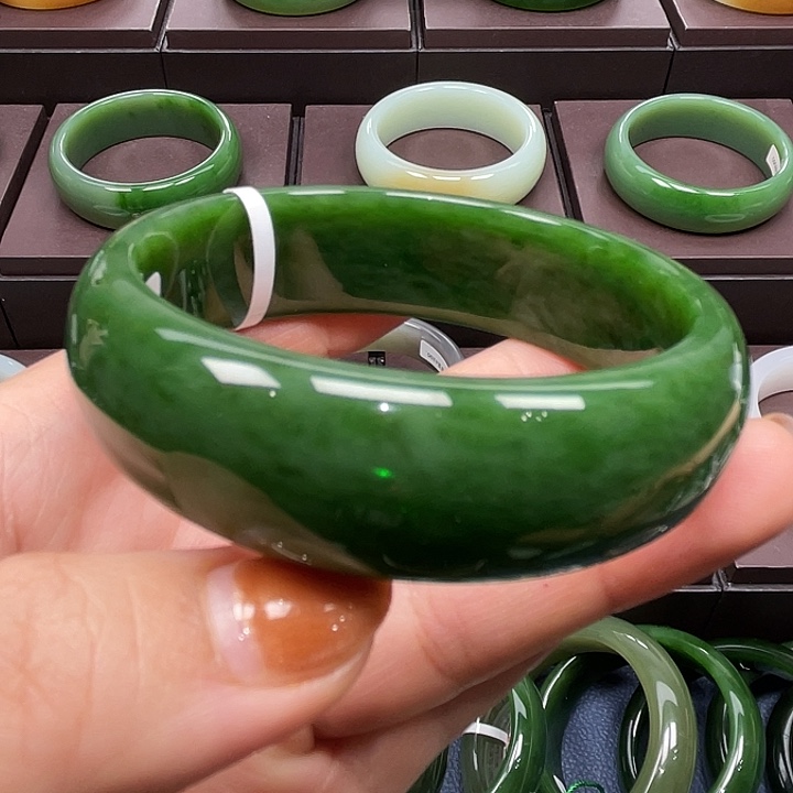 和田玉未镶嵌手镯