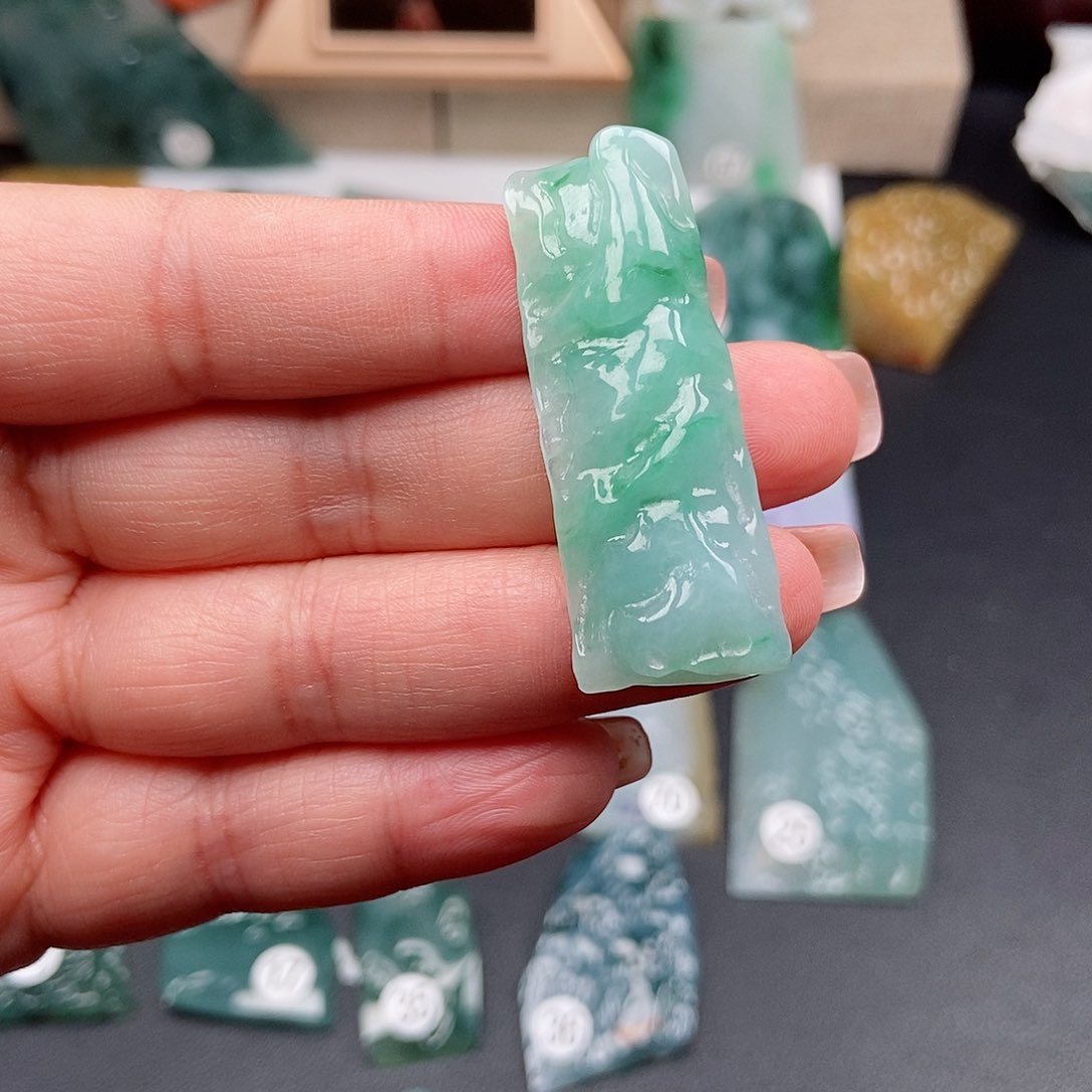 翡翠颈饰未镶嵌翡翠