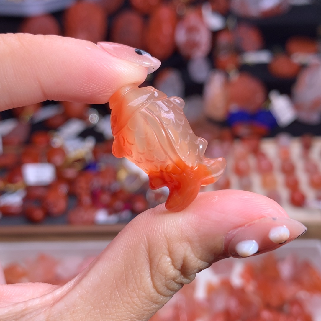 南红玛瑙未镶嵌珠宝半成品通孔鱼