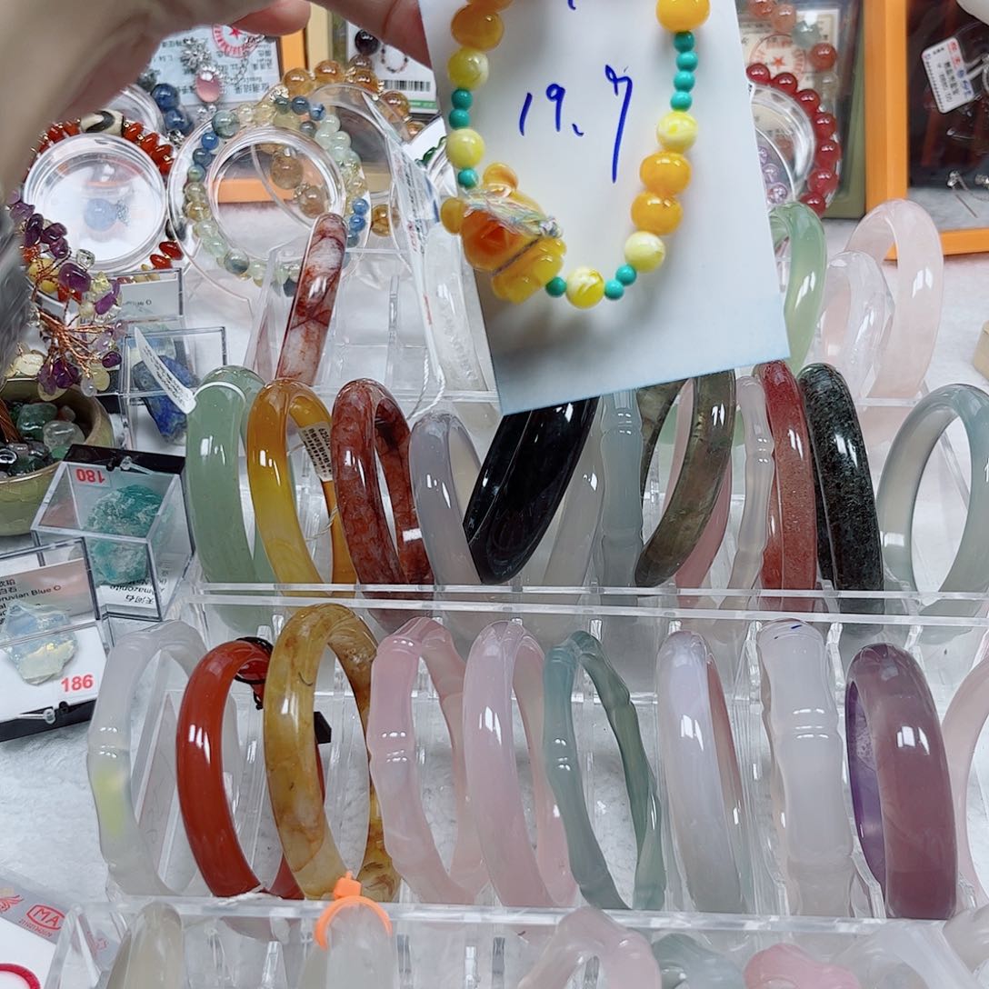 石英质玉手镯未镶嵌