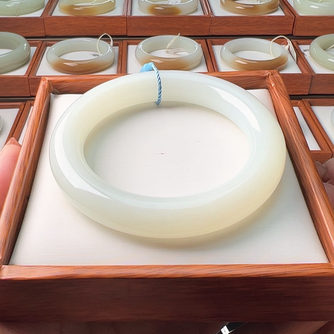 和田玉手镯未镶嵌56