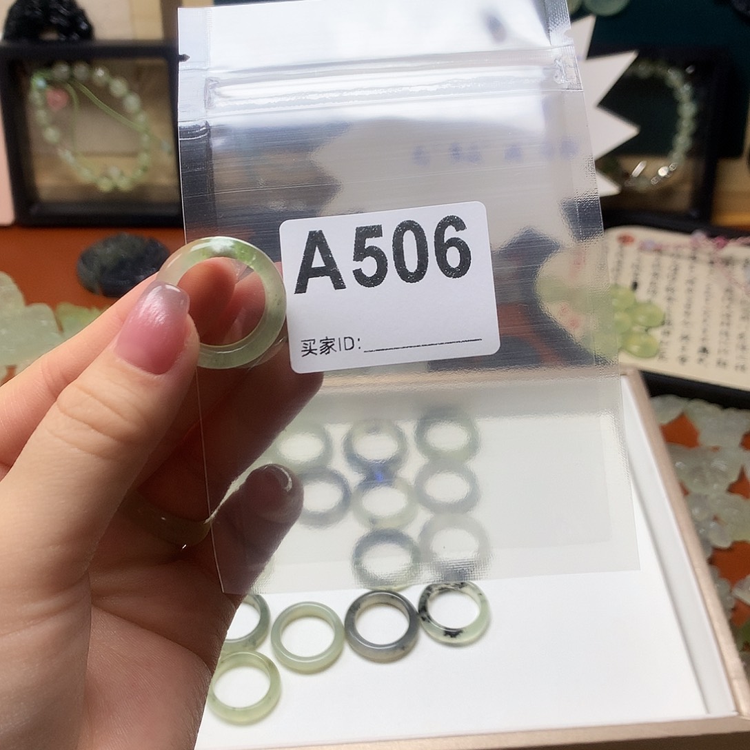 蛇纹石玉颈饰合金不****财