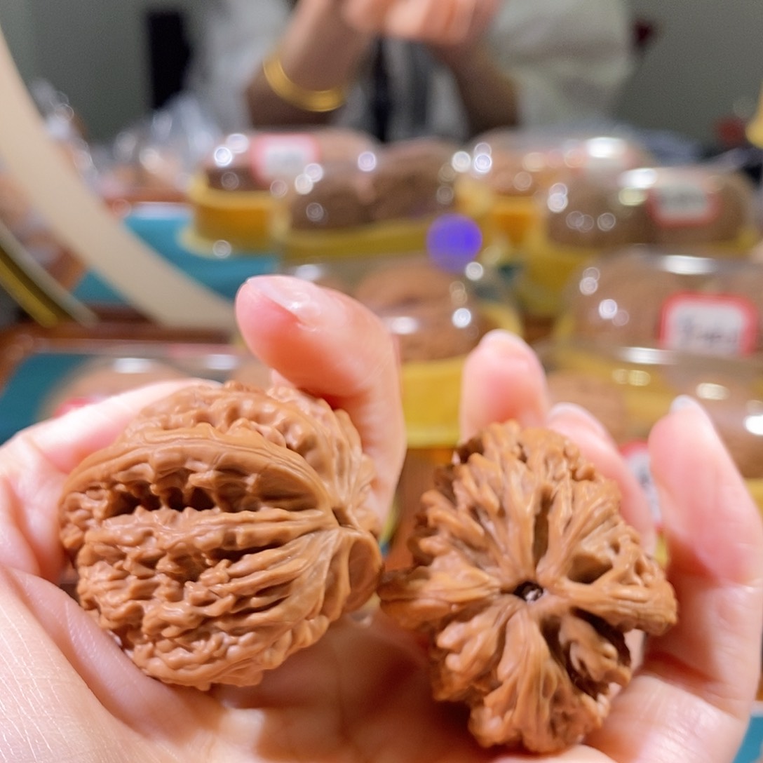 文玩核桃吊坠一*虎头王