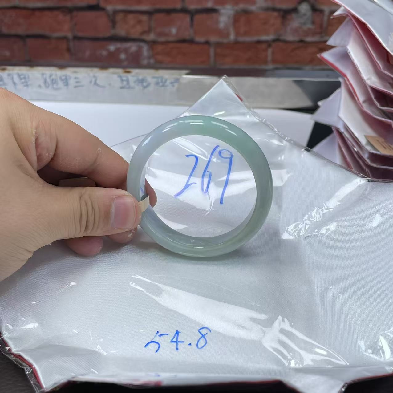 毛货手镯需精细抛光/269