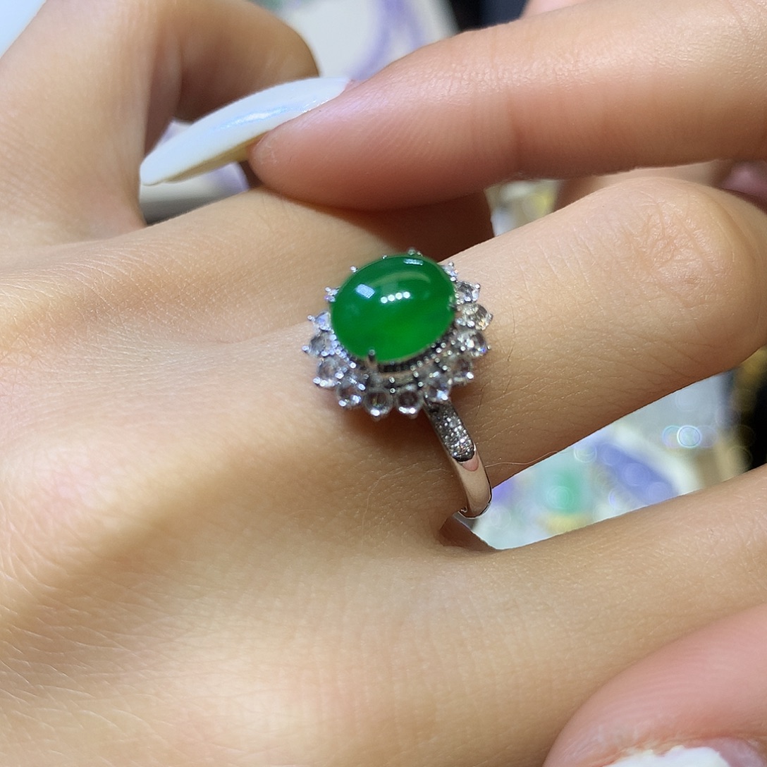 翡翠18K金镶嵌颈饰