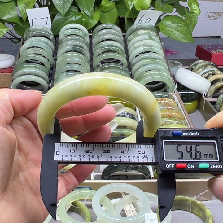 蛇纹石玉未镶嵌手镯24