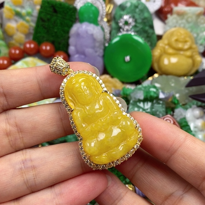 翡翠未镶嵌吊坠(赠链)