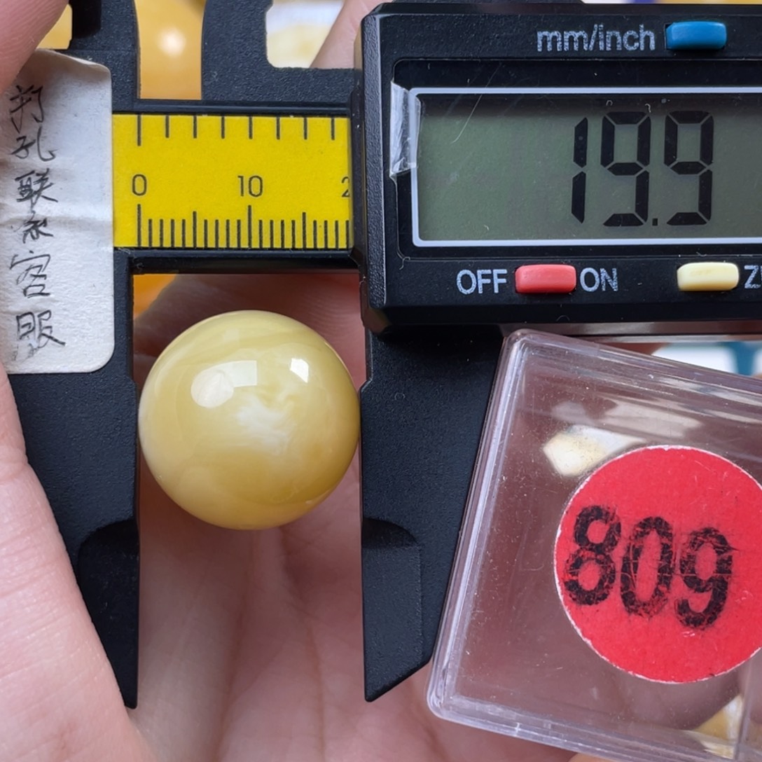 蜜蜡未镶嵌珠宝奇石