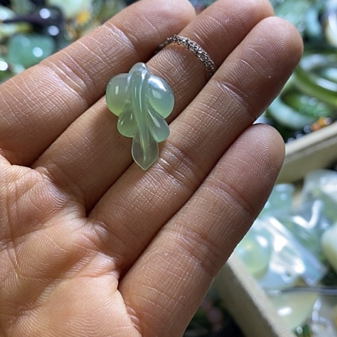 岫玉颈饰未镶嵌一个