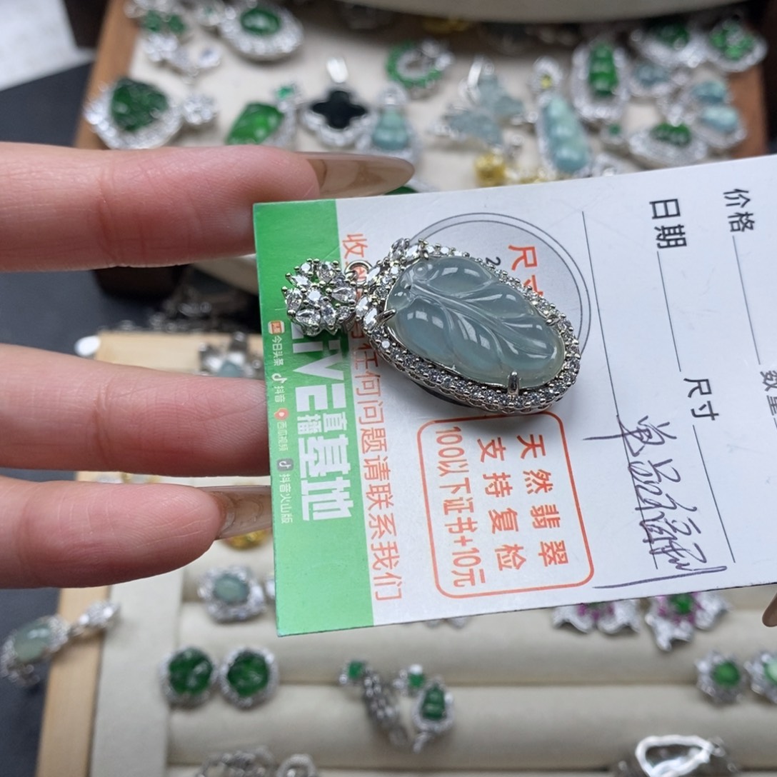 翡翠颈饰未镶嵌翡翠