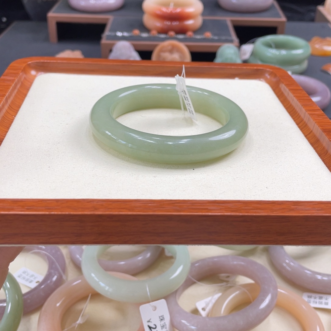 石英岩玉手镯未镶嵌