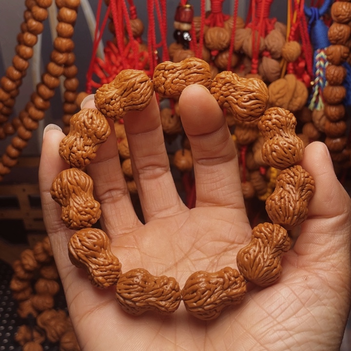 木质类龙纹桃枭挂件