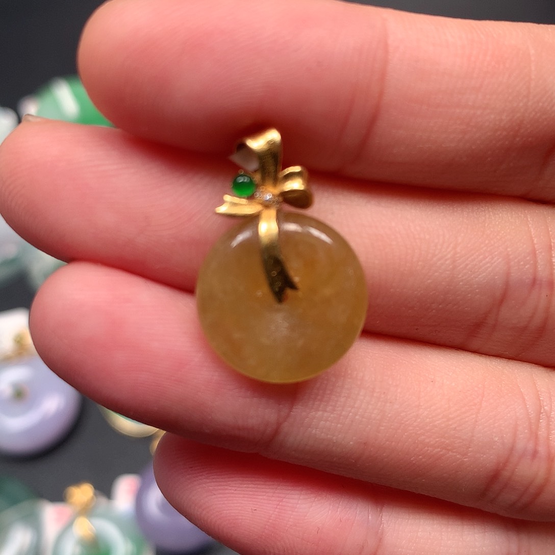 颈饰18K金镶嵌翡翠翡翠吊坠