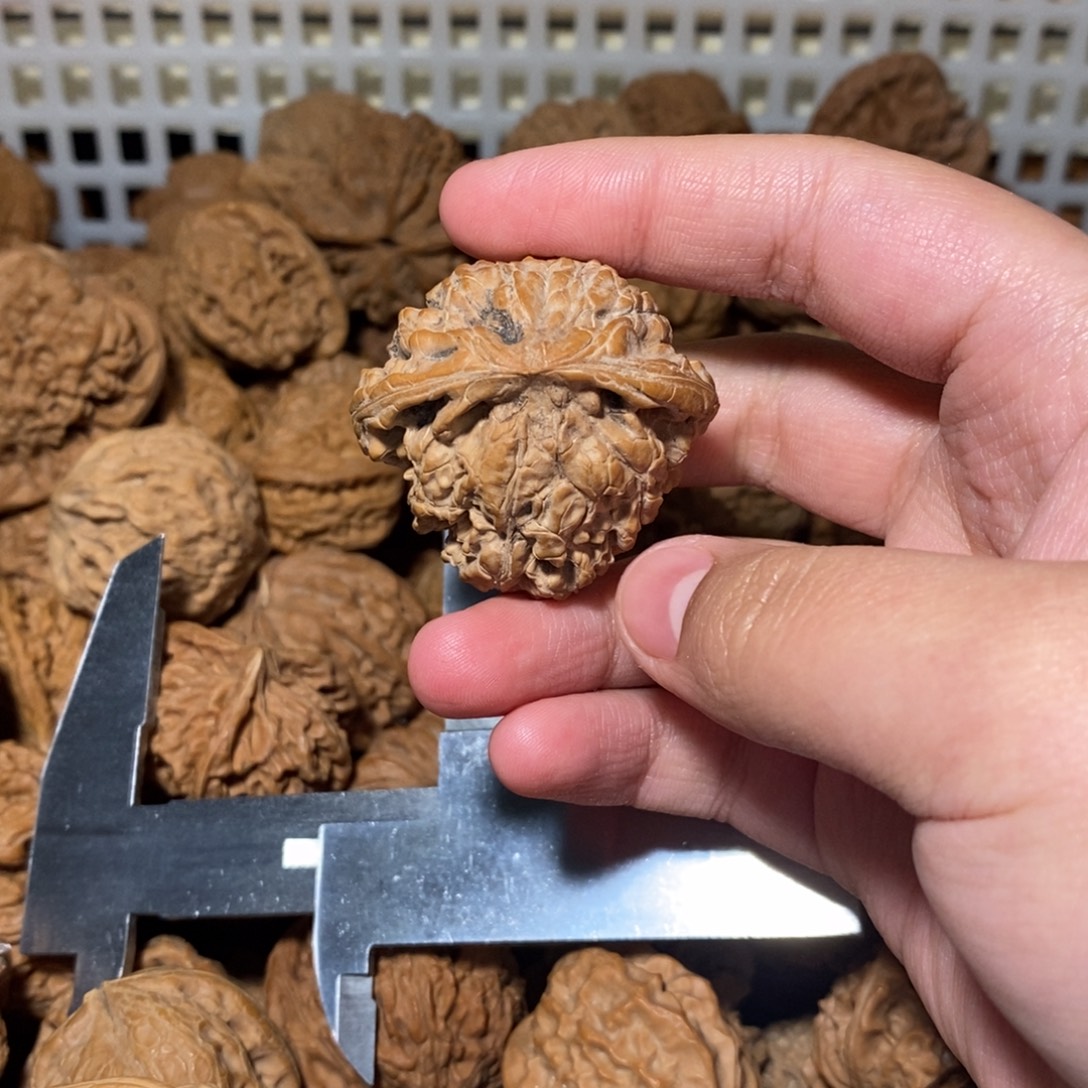 红***牛吊坠文玩核桃文玩