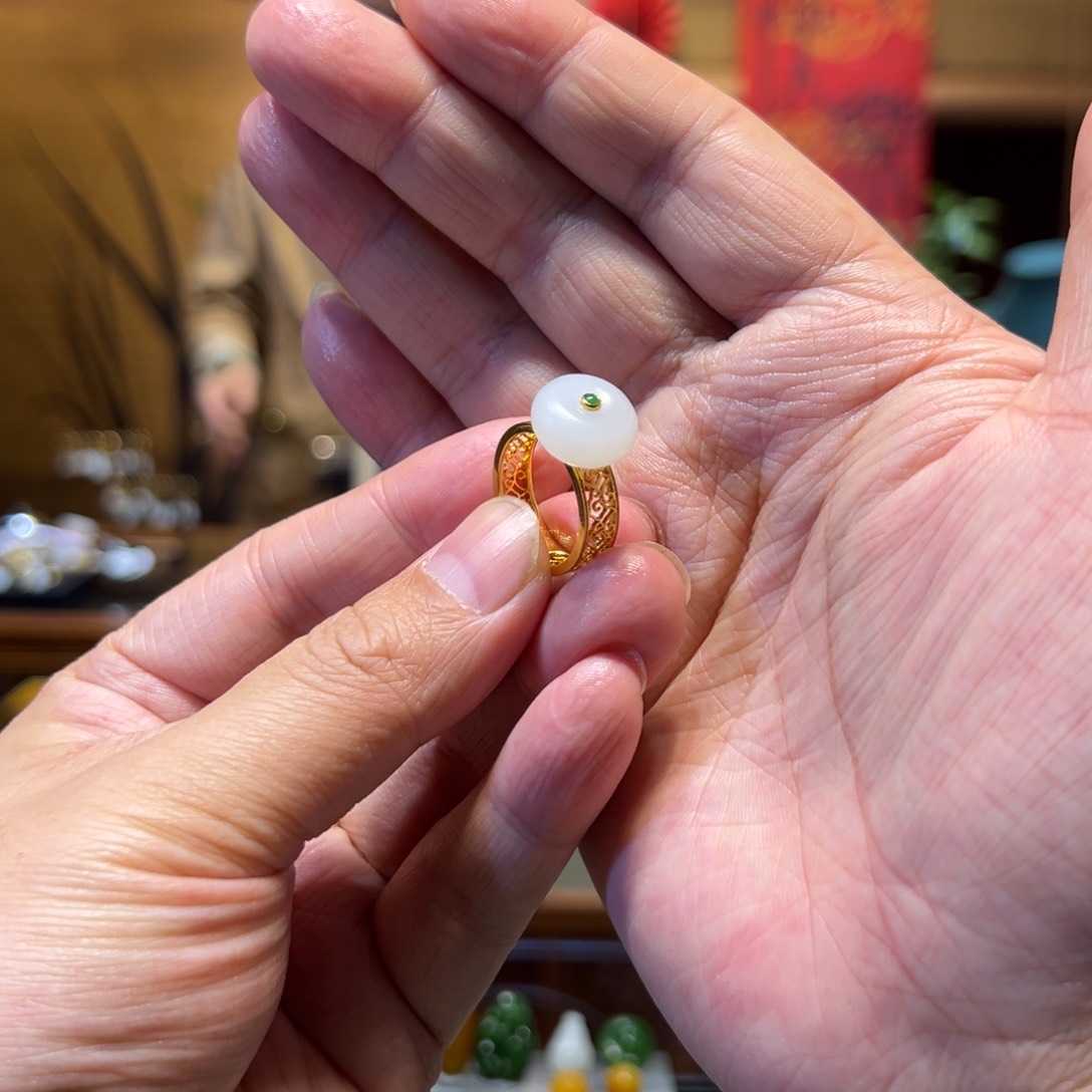 和田玉戒指18K金镶嵌15