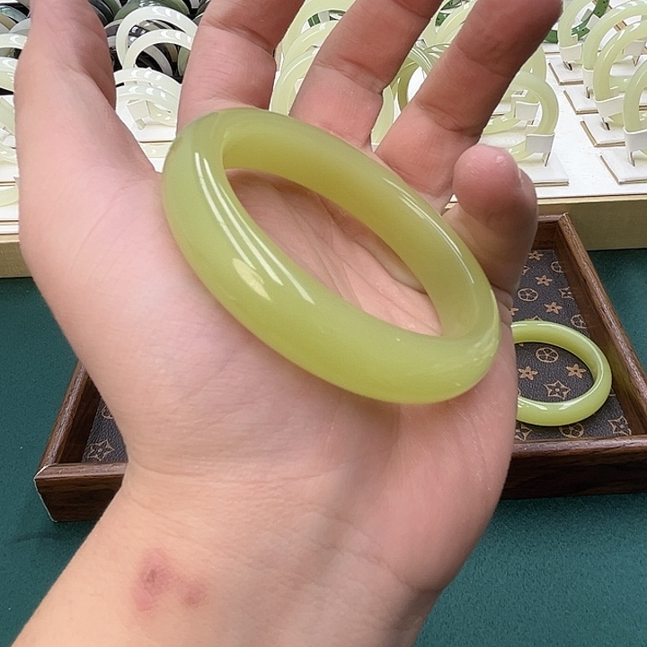 和田玉（糖玉）手镯未镶嵌96号