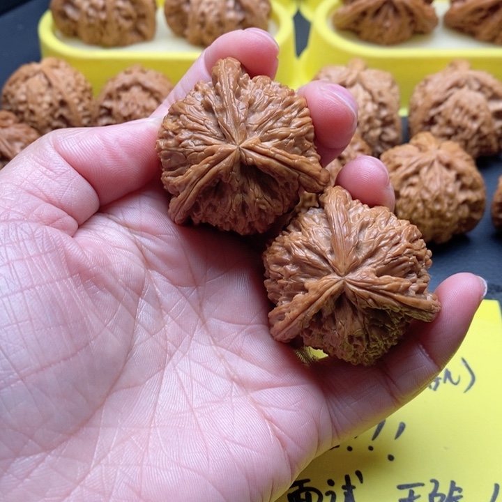 喝***肉文玩核桃把件42尺拼接工艺品白奔