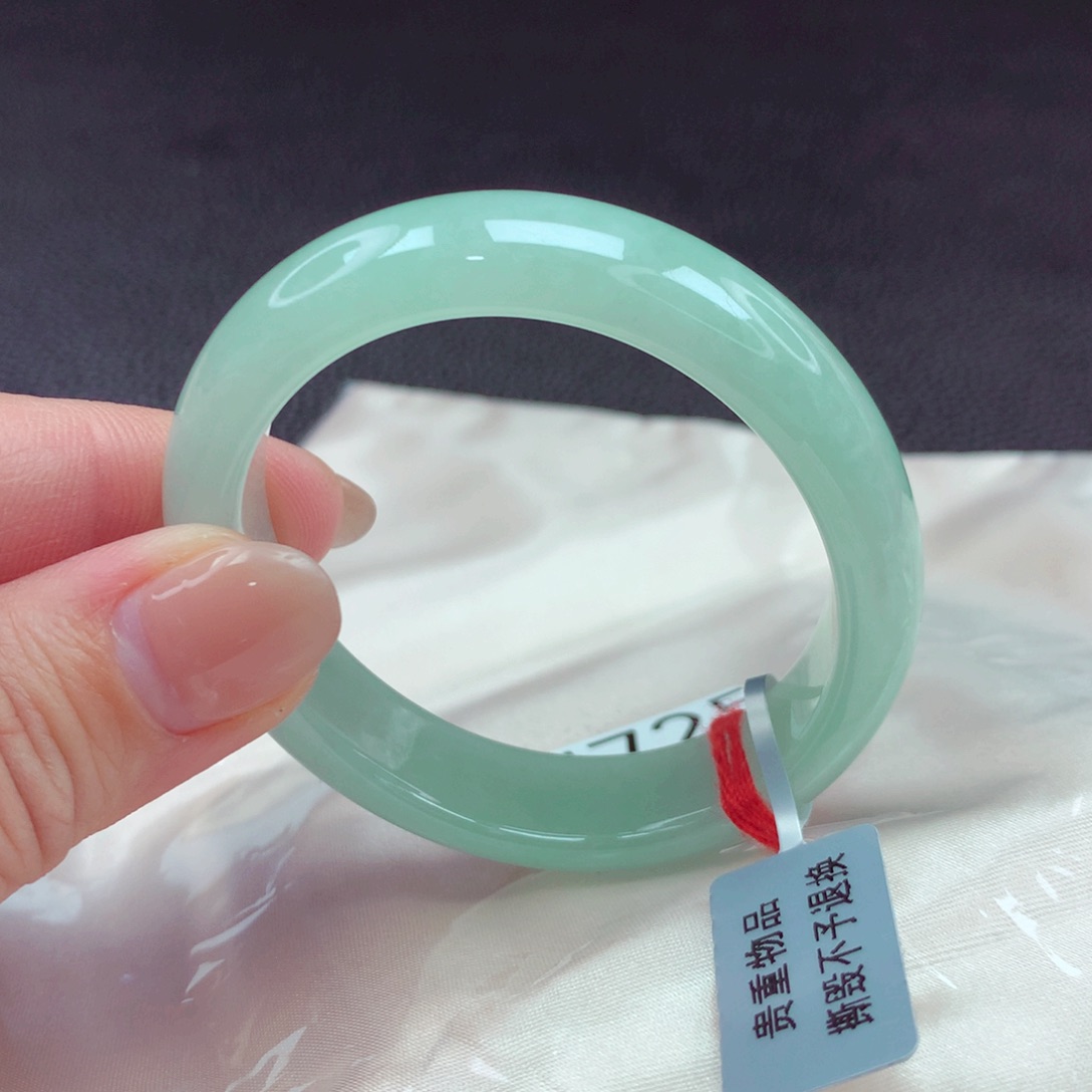 翡翠手镯未镶嵌手镯88