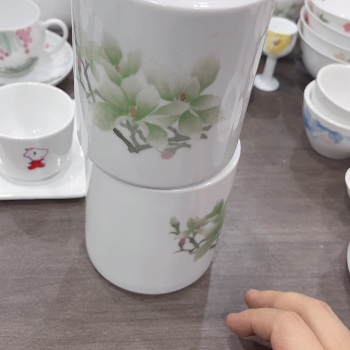 杯釉下五彩的瓷器和瓷器