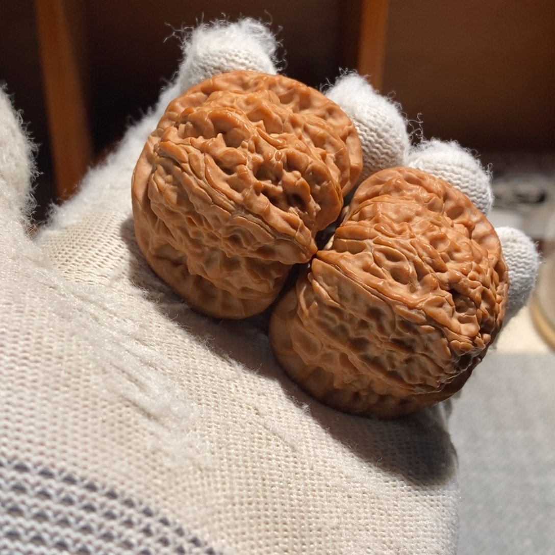 文玩核桃把件我*问球白