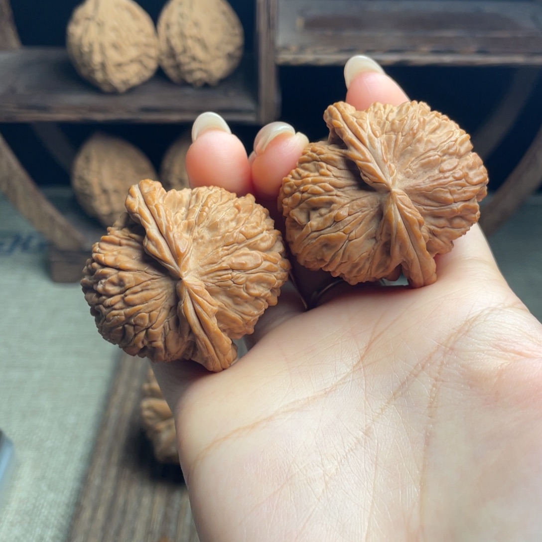 文玩核桃吊坠球白43 全品白茬精配毕业红皮克重打手