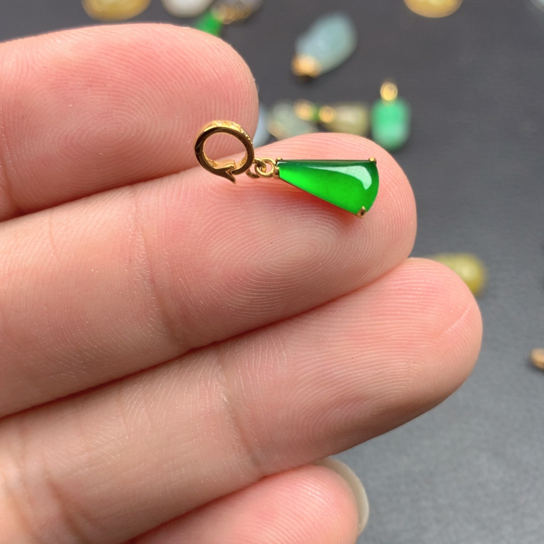 【闪购商品】颈饰18K金镶嵌翡翠翡翠