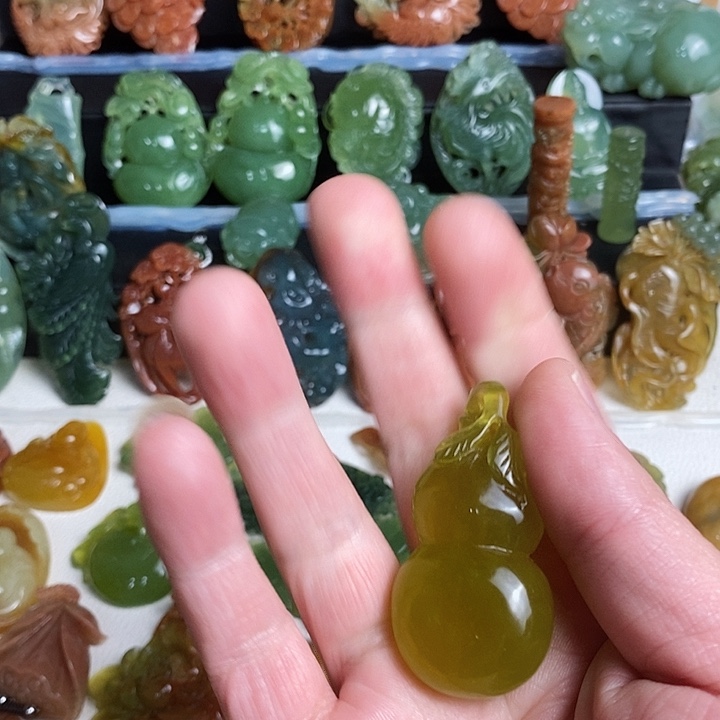 未镶嵌蛇纹石玉颈饰