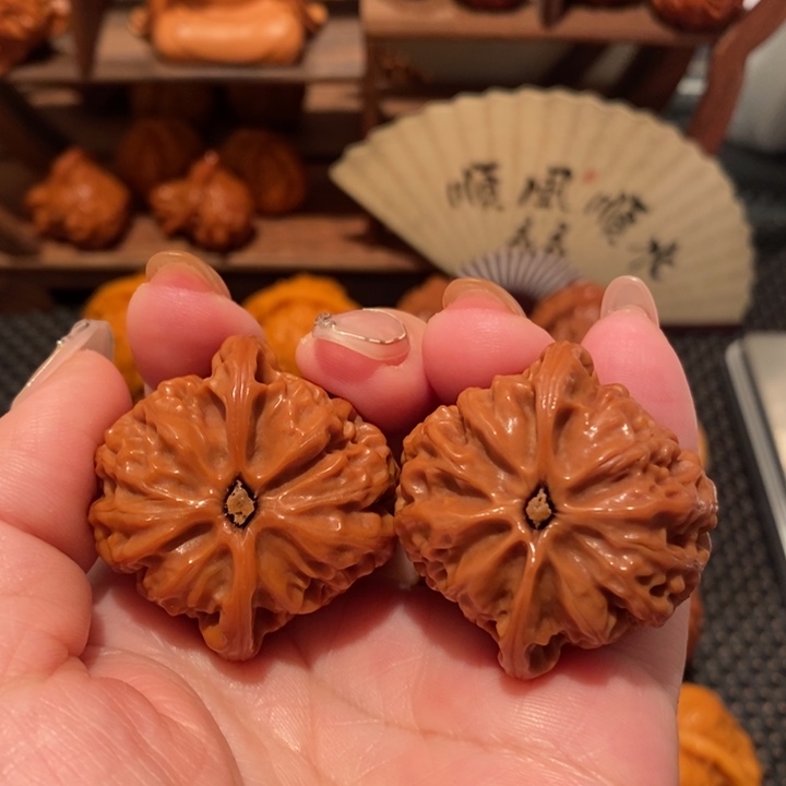 文玩核桃吊坠三****?宫灯712